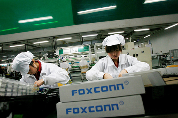 World's Biggest IPhone Factory in Zhengzhou Rushes to Hire Again to Meet High Demand
